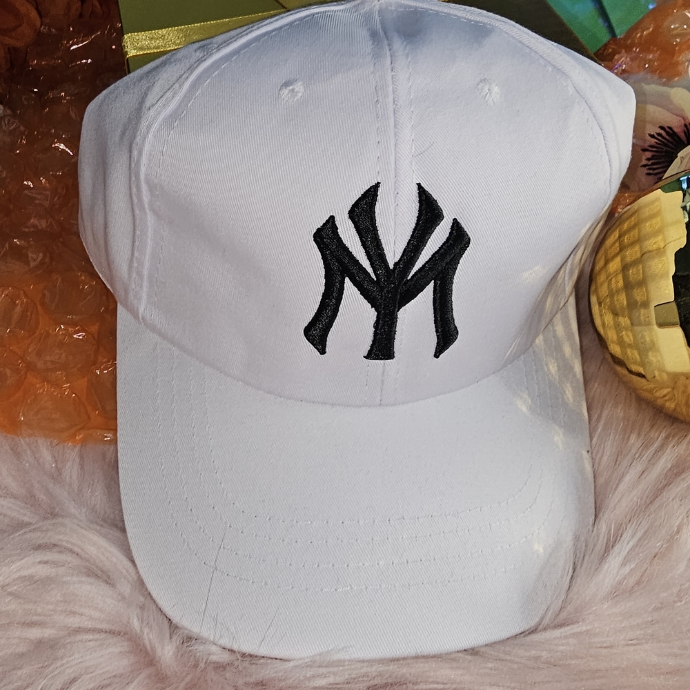 Unisex White Baseball Cap with Black Logo NY Yankees
